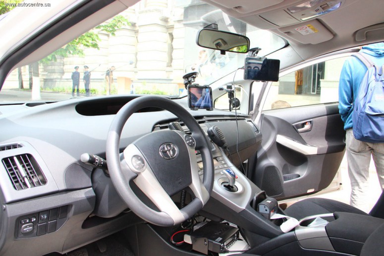 Полиция Украины заменит УАЗики новыми Toyota Prius