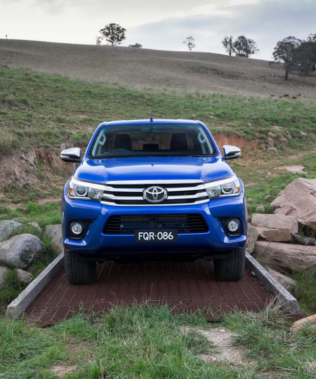 Пикап Toyota Hilux 2016 дебютировал в Таиланде и Австралии [видео]