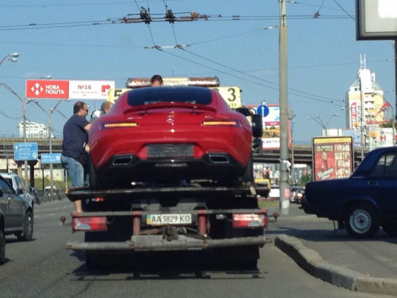 В Украине разбили единственный спорткар Mercedes-AMG GT: фото с ДТП