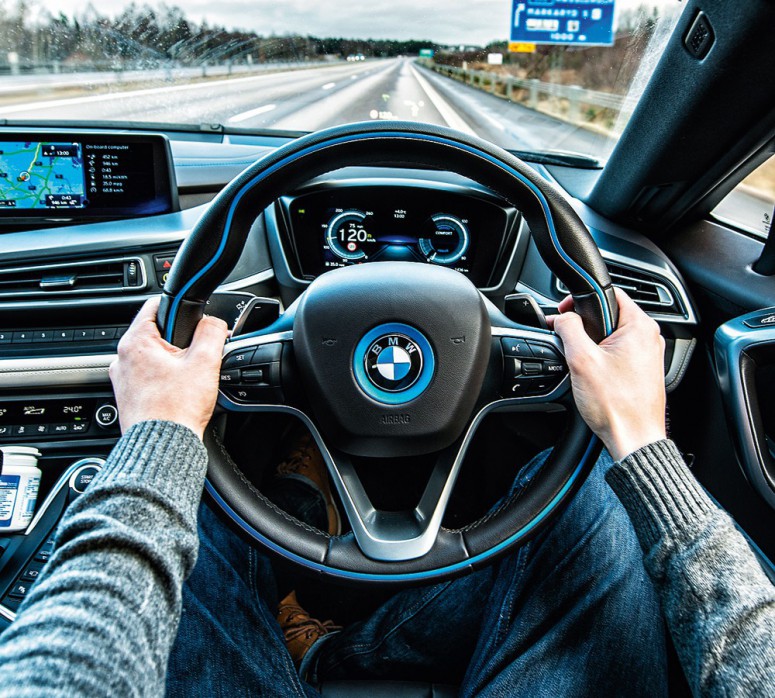 Тест-драйв от TopGear: на супергибриде BMW i8 по всей Европе