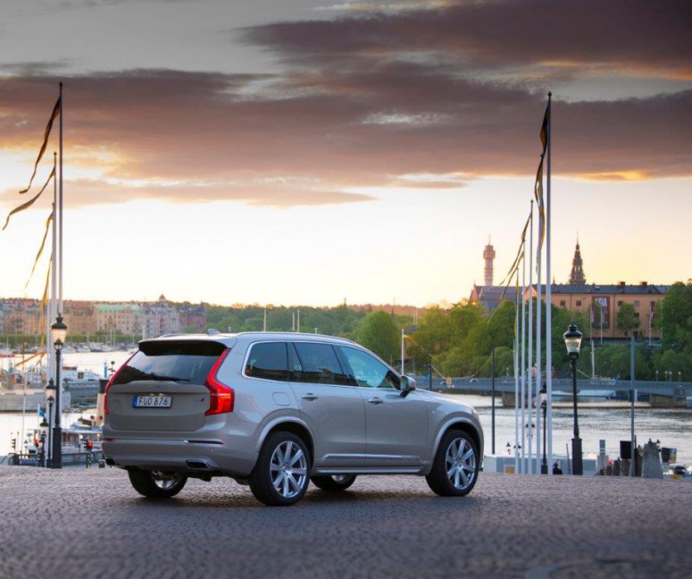 Volvo XC90 использовали в качестве кортежа на королевской свадьбе в Швеции
