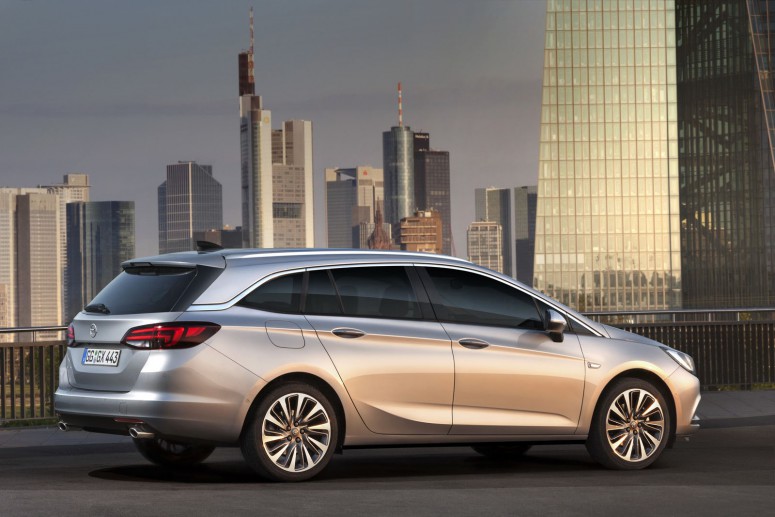 Новый универсал Opel Astra Sports Tourer стал легче и экономичнее