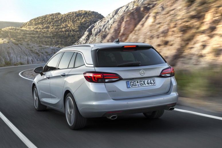 Новый универсал Opel Astra Sports Tourer стал легче и экономичнее