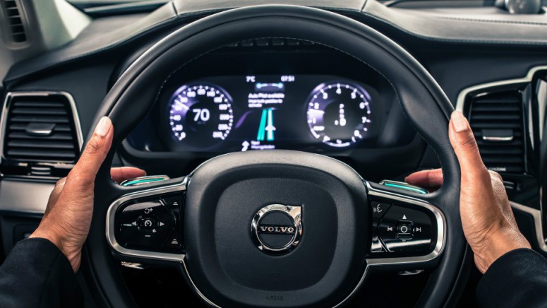 Volvo показала интерфейс автопилота: видео