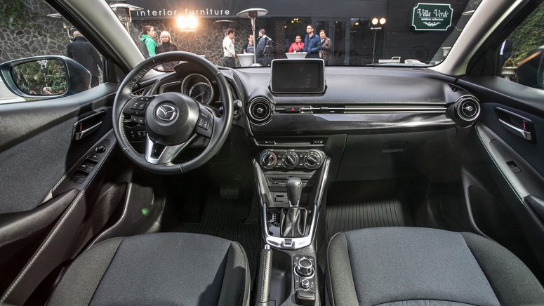 «Мазда» представила компакт Mazda2 для украинского рынка