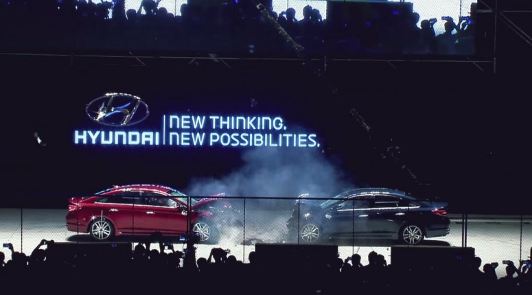 Hyundai показательно разбила две «Сонаты»: видео