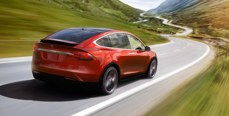 У электрического кроссовера Tesla Model X появится доступная версия