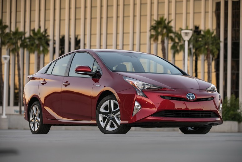 Почему Toyota предлагает в новом Prius 2 варианта батарей