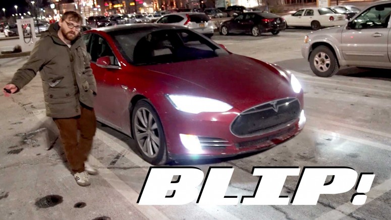 Tesla добавила функцию «следовать за хозяином»: видео
