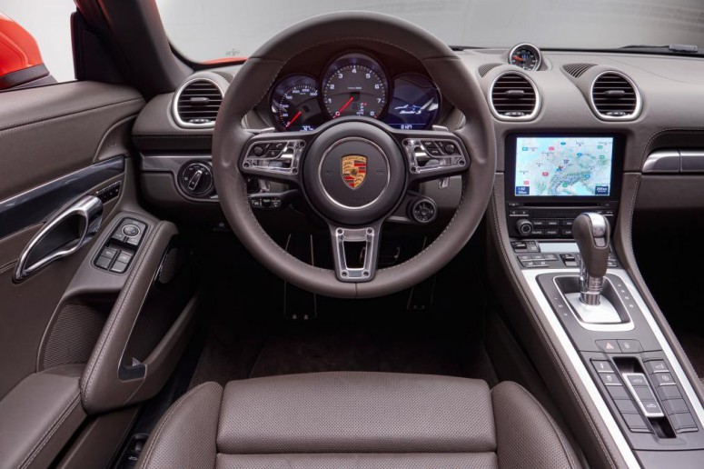 Новый Porsche 718 Boxster: мировая премьера и украинская цена
