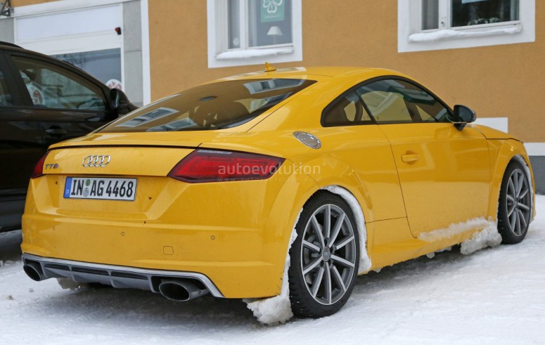 Audi TT RS получит механическую коробку передач [шпионские фото]