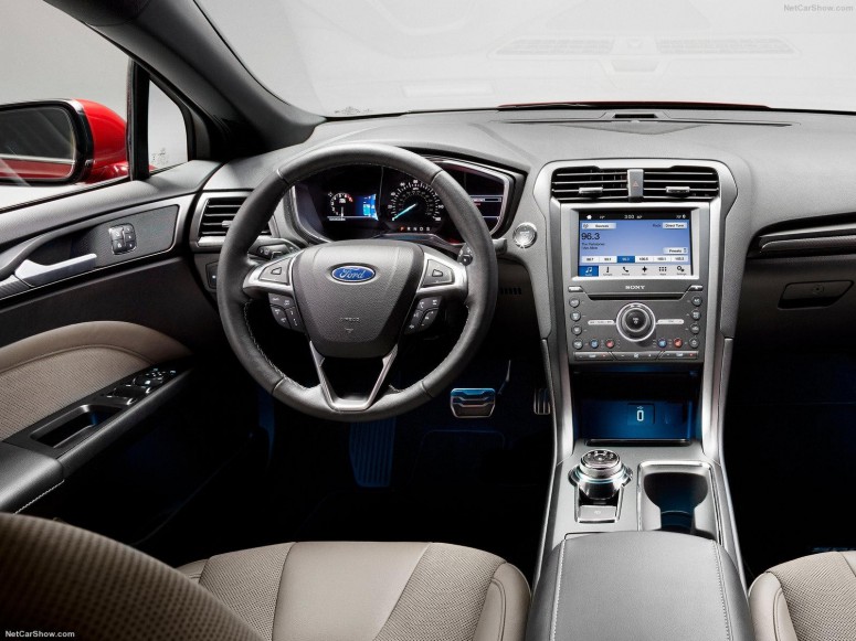 Новая технология Ford Fusion V6 Sport защитит автомобиль от выбоин [видео]