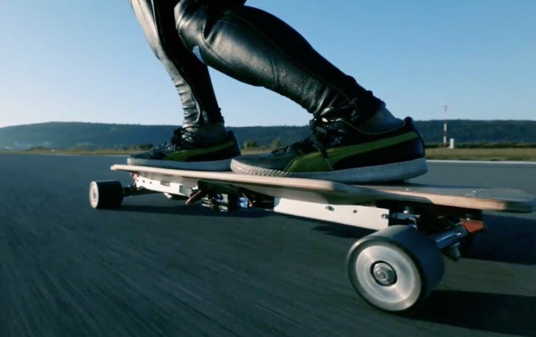 Рекорд Гиннесса: 95 км/ч на электрическом скейтборде (видео)