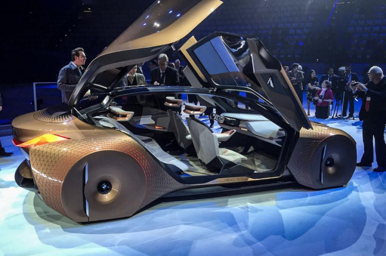 BMW Vision Next 100: концепт из будущего [видео]
