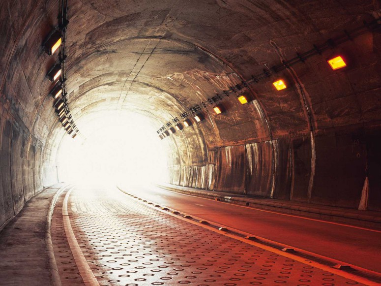 Видео дня: проложить тоннель под оживленной автострадой за выходные