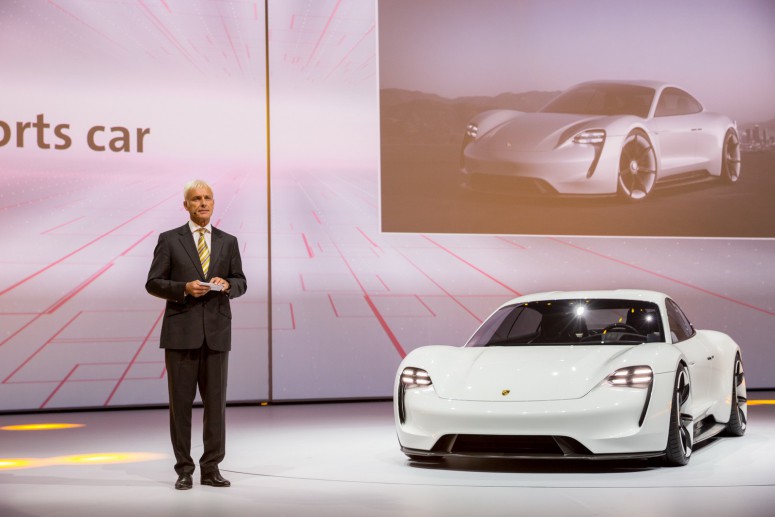 Инженер Porsche нелестно отзывается о Tesla Model S