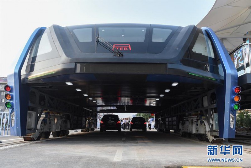 Китайские СМИ активно критикуют идею первого в мире портального автобуса