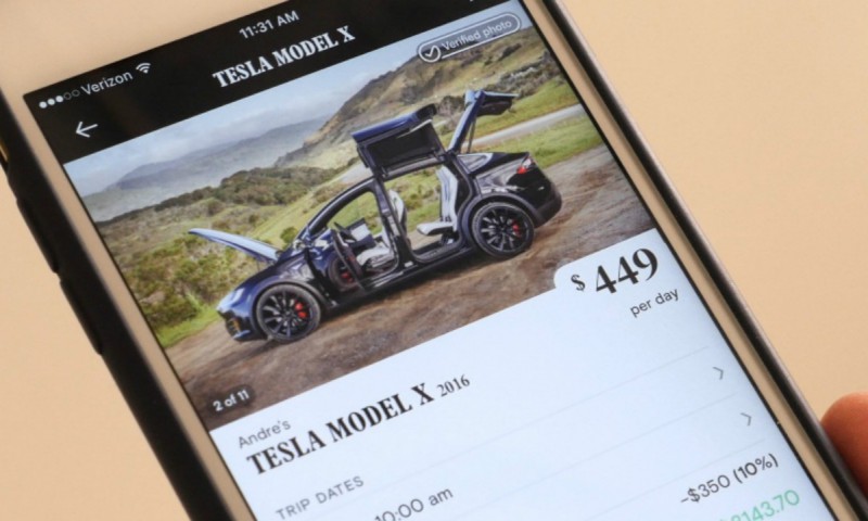 Tesla предлагает ждать Model 3 с комфортом