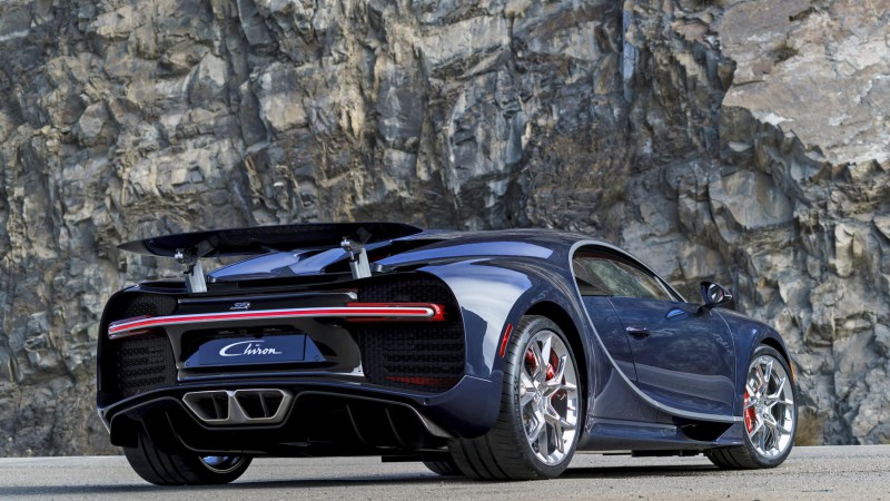 Свежий фотосет гиперкара Bugatti Chiron в деталях