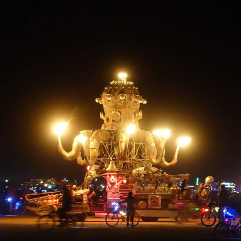 Невероятные автомобили на арт-фестивале Burning Man 2016 (25 фото)