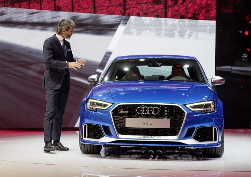 Новая 2018 Audi RS3 стала проворнее AMG CLA 45