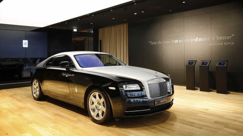 Rolls-Royce впервые предложит клиентам тест на собственной закрытой трассе