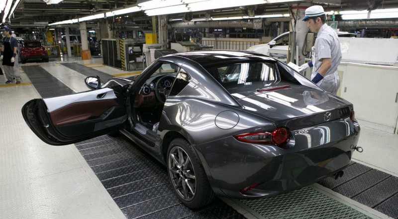 Начато производство родстера Mazda MX-5 с жесткой крышей
