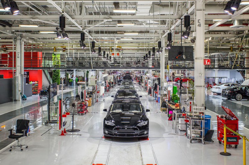 Tesla купила немецкую компанию, выпускающую промышленные роботы