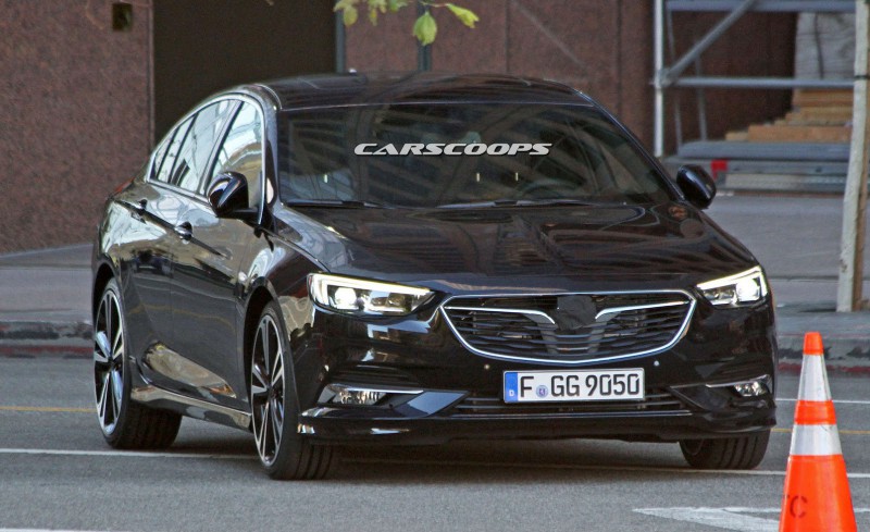 Новая 2017 Opel Insignia попалась фотошпионам без камуфляжа