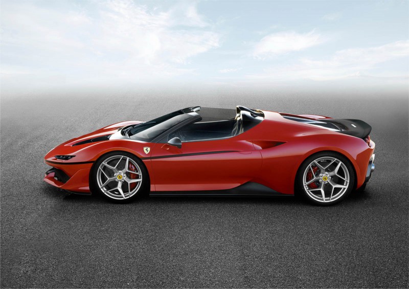 Тайный проект Ferrari J50 показали в Токио