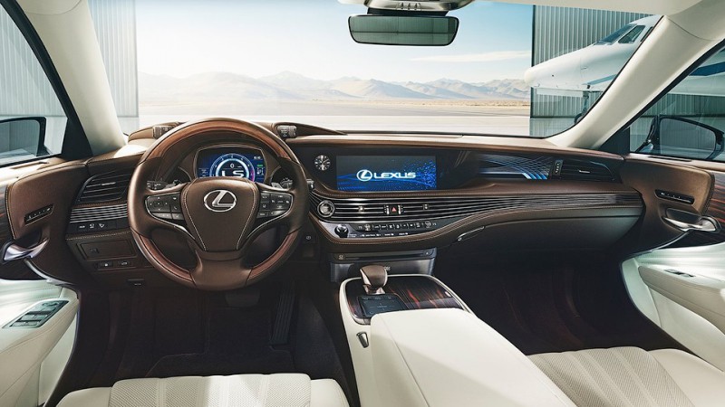 Пятое поколение Lexus LS попробует привлечь клиентов «S-класса»