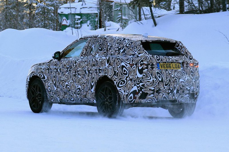 Кросс Jaguar E-Pace проходит зимние испытания (фото)