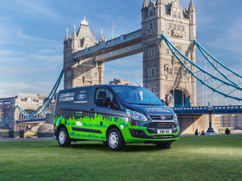 Ford выведет на улицы Лондона гибридные фургоны Transit