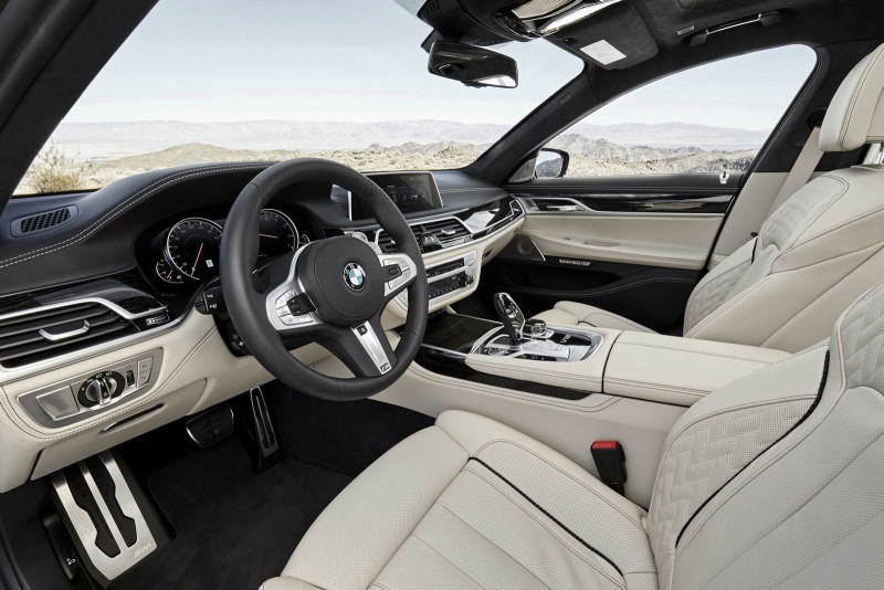 BMW представил новый M760Li xDrive
