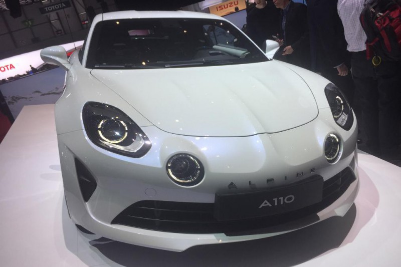 Новый спортивный 2017 Alpine A110 идет соревноваться с Porsche