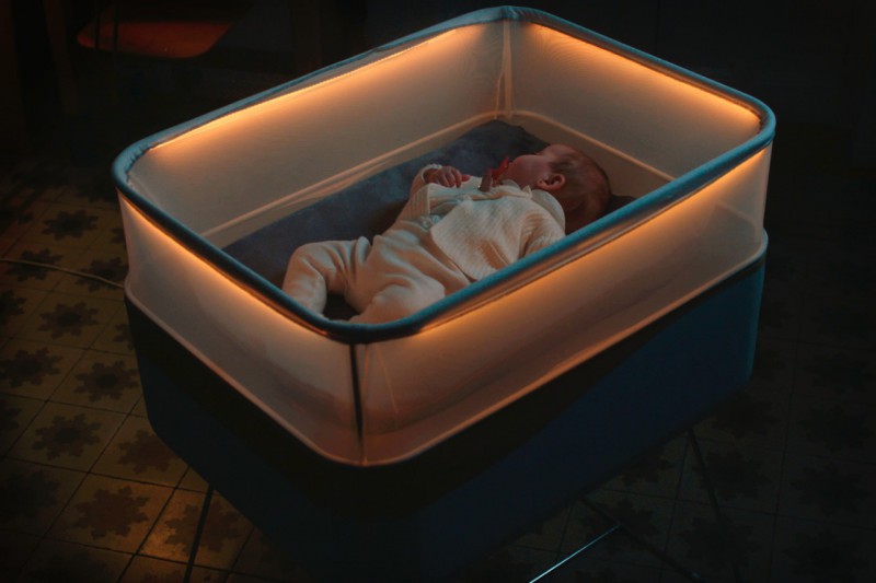 Ford представила детскую кроватку, которая способна имитировать поездки на автомобиле