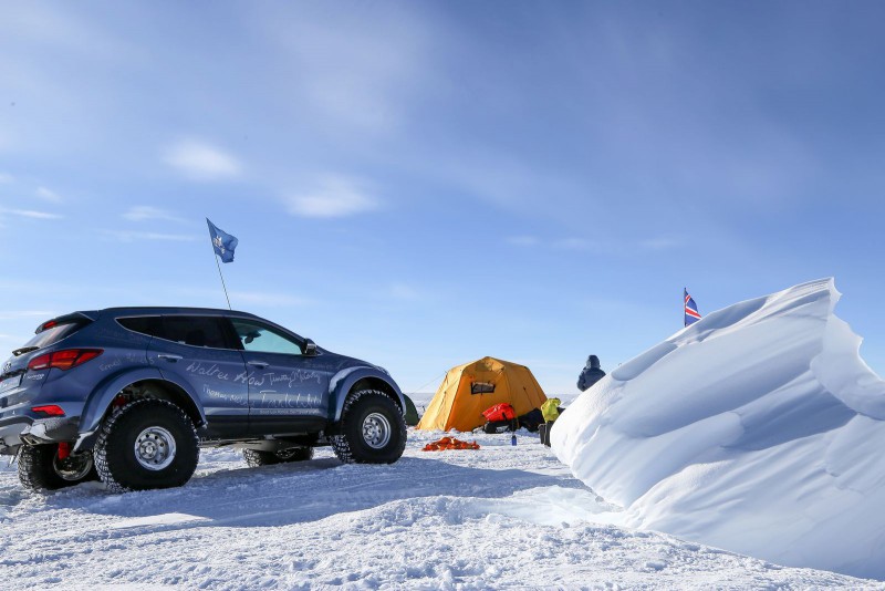Hyundai Santa Fe пересек Антарктиду