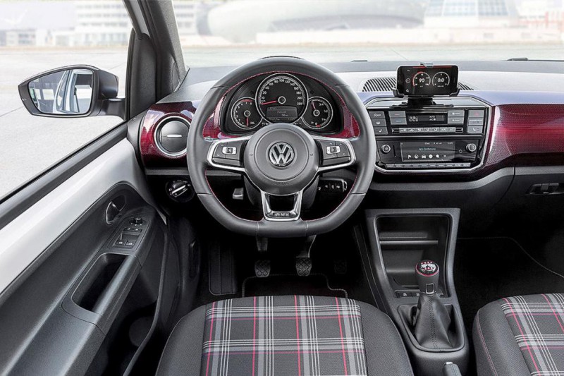 Volkswagen показал горячую версию GTi самого маленького автомобиля Up!