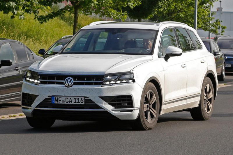 2017 Volkswagen Touareg был замечен без камуфляжа