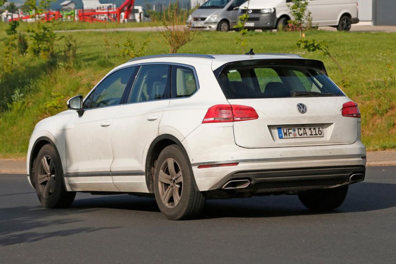 2017 Volkswagen Touareg был замечен без камуфляжа