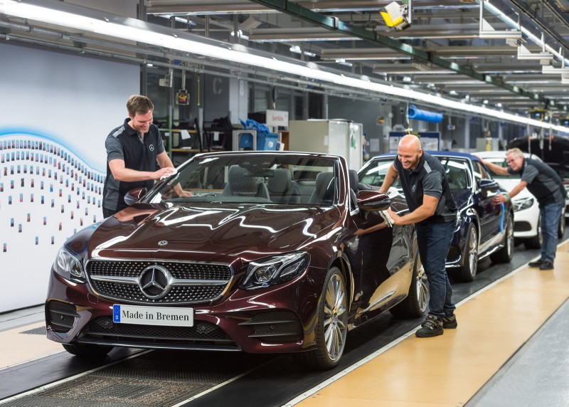 Mercedes запустил в производство кабриолет E-Class