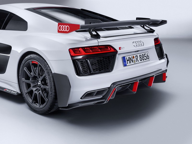Audi R8 и TT RS стали более спортивными