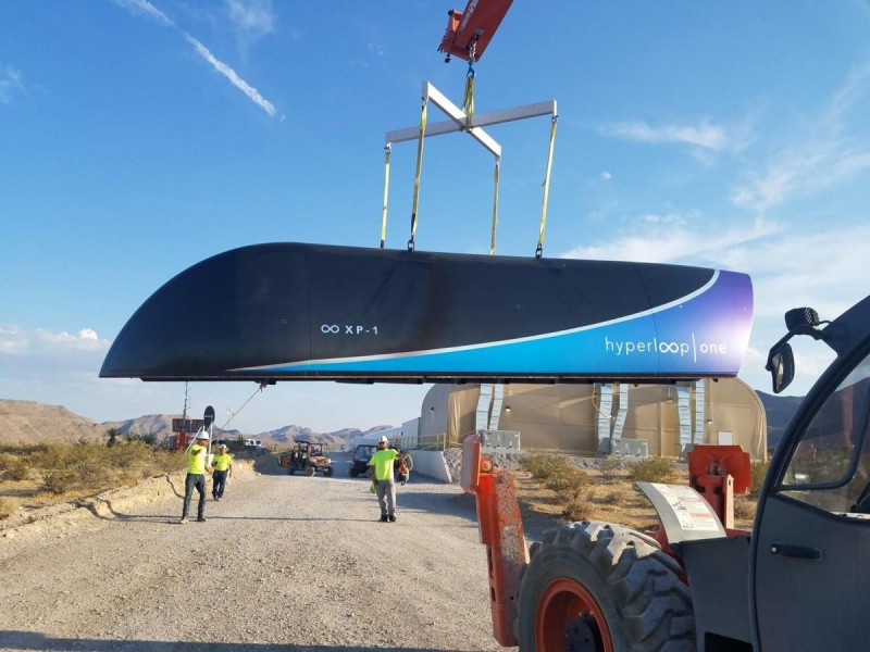 Первые живые испытания вакуумного поезда Hyperloop (видео)