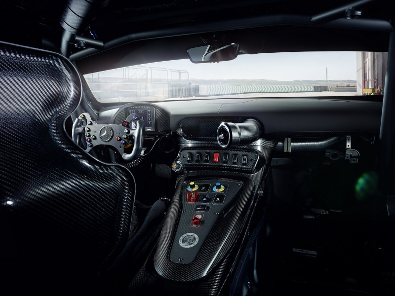 Mercedes-AMG GT4: дорогой атрибут для любителей гоночных трасс