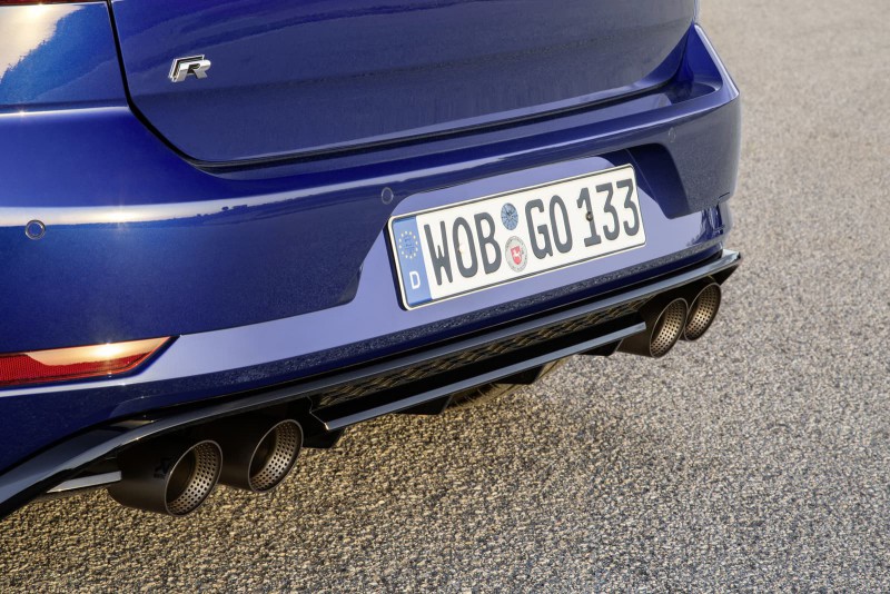 VW Golf R искушает новыми тормозами и титановой выхлопной системой