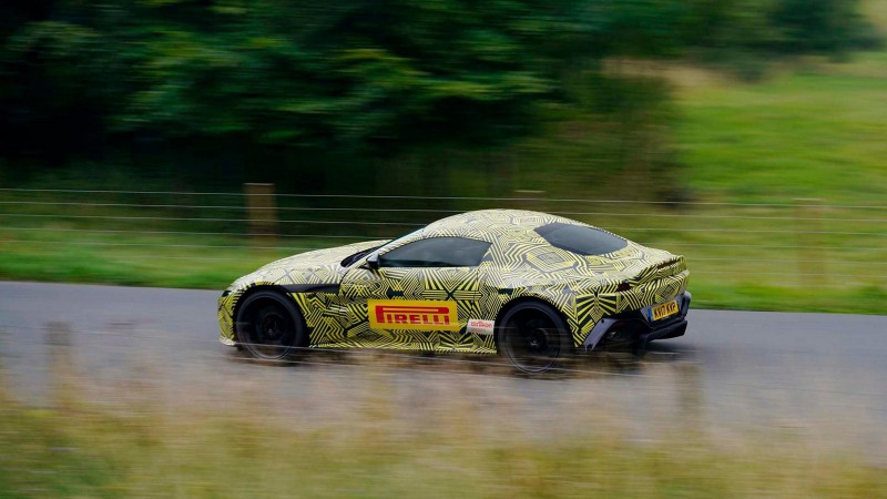 2018 Aston Martin Vantage показали, но камуфляж не сняли