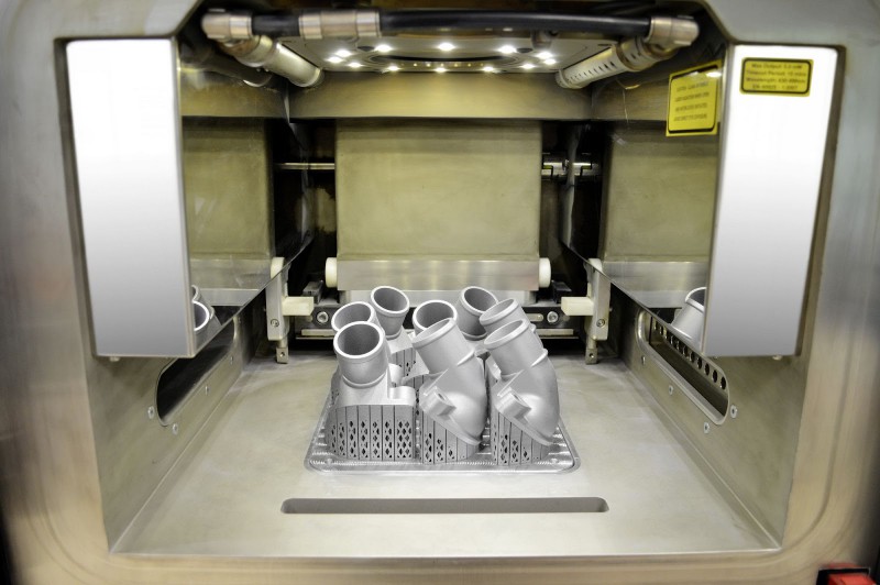 Mercedes изготовил первую металлическую деталь на 3D-принтере