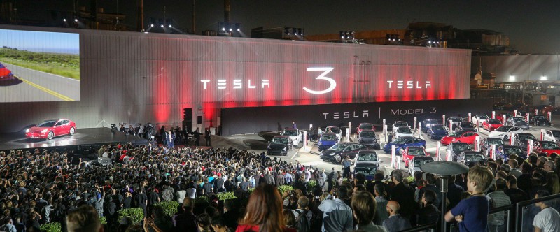 Покупатели Tesla жалуются, что их заставляют покупать Model S вместо Model 3
