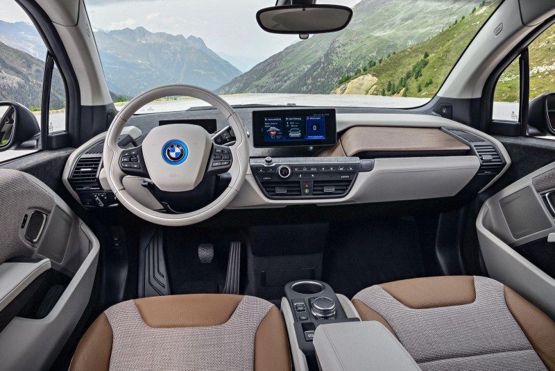 2018 BMW i3 со спортивной версией i3S показали не дожидаясь Франкфуртского автосалона
