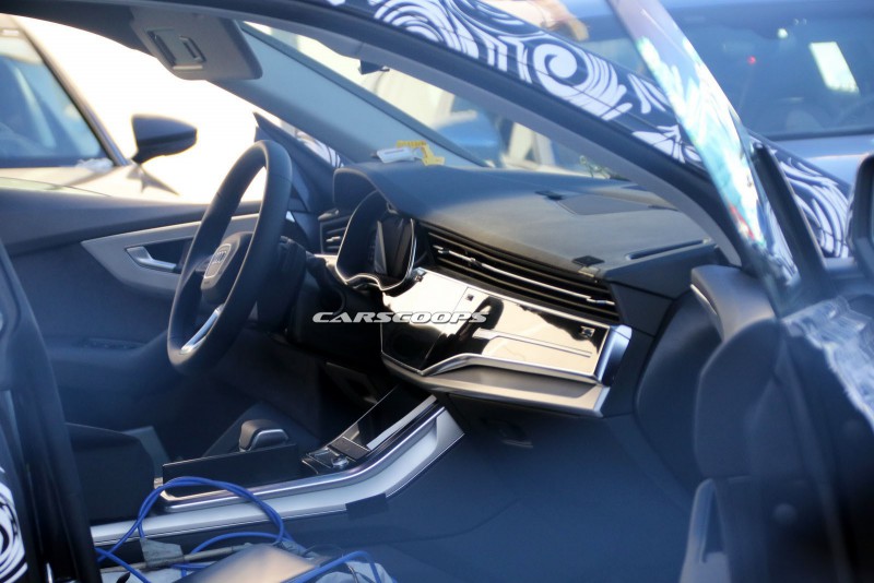 Первые изображения приборной панели Audi Q8 показали фотошпионы